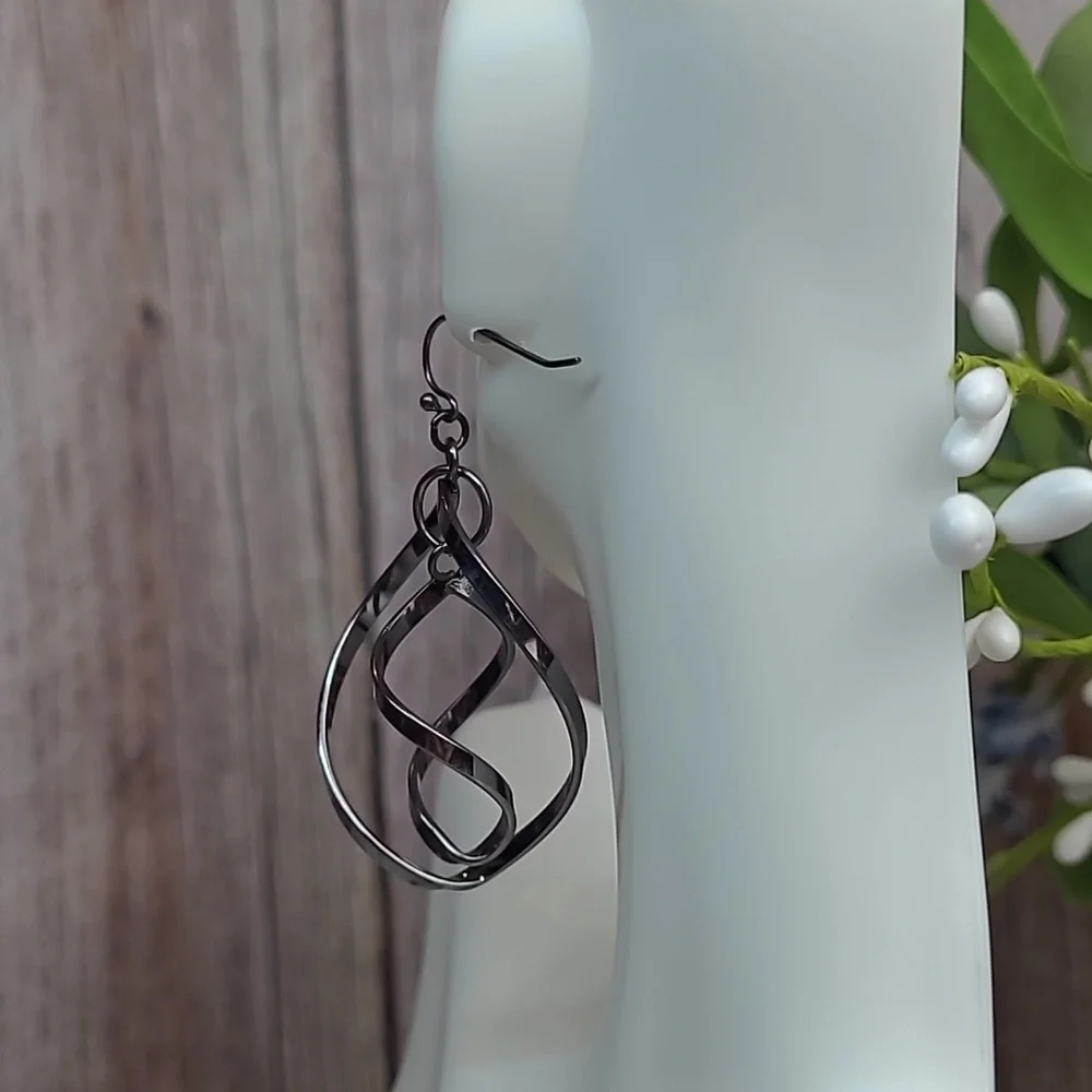 TWISTED SPIRAL PIERCED DANGLE EARRINGS